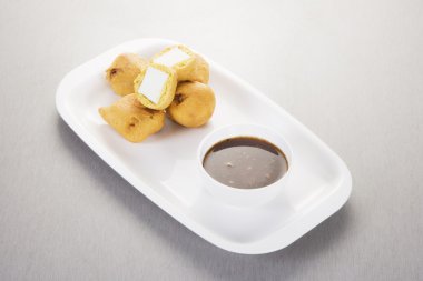 paneer pakora Hint turşusu ile