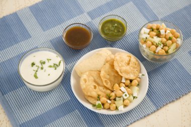 Stuffed panipuri with curd or chaat