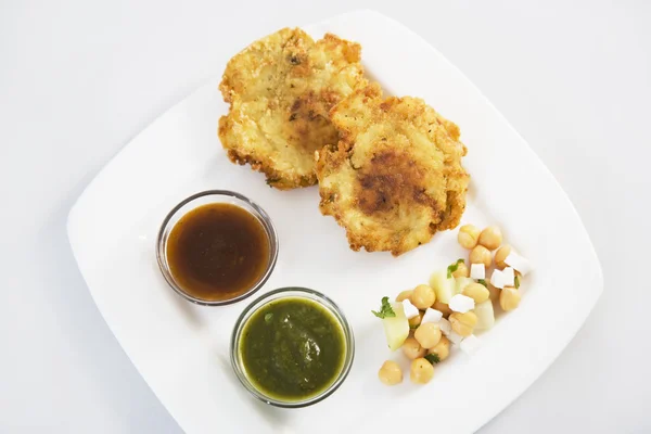 Aloo Tikki ou boulettes de pommes de terre frites ou Chaat, Indian Street Food — Photo