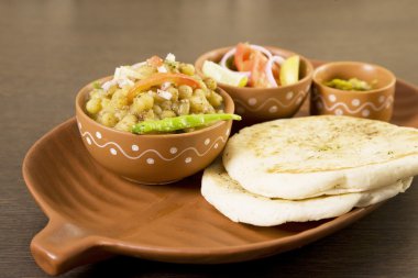 Chana masala kulcha ile
