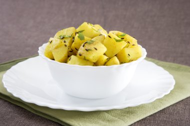 patates kızartması veya jeeta aloo