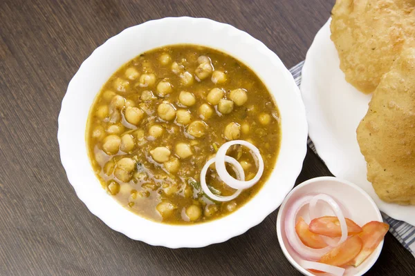 Chana masala with puri — Stock Photo, Image