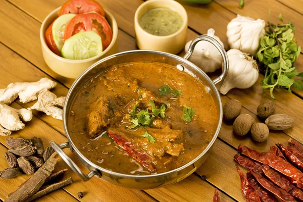 Baharat ile tereyağı tavuk