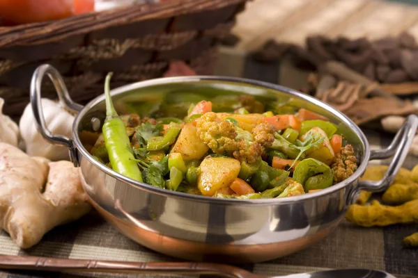 Жареная цветная капуста с картошкой, индийское блюдо Стоковое Изображение