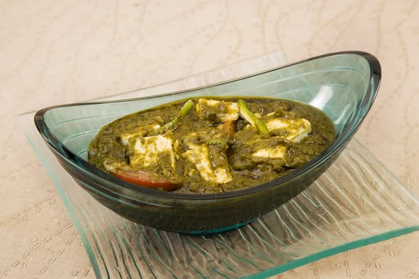 Palak Paneer o espinacas y curry de queso, comida india —  Fotos de Stock