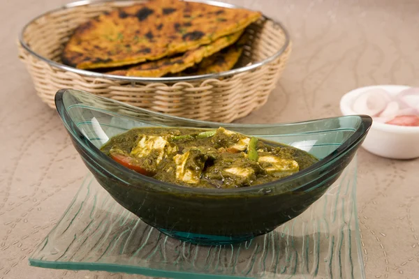 Palak paneer veya ıspanak ve peynir, Hint yemekleri — Stok fotoğraf