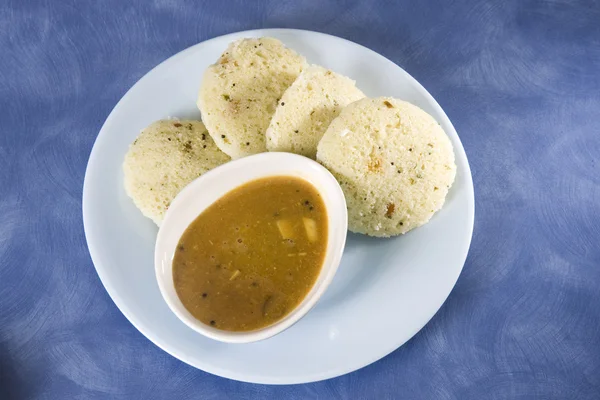 Sambar s zeleniny idli, indický pokrm — Stock fotografie