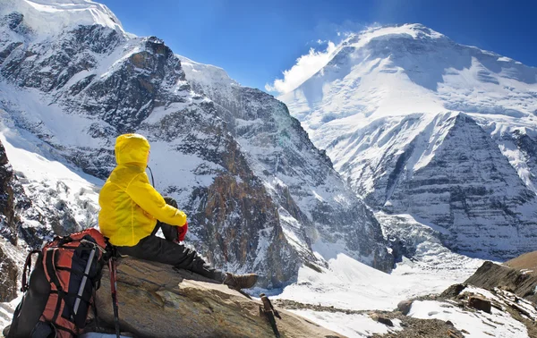 Senderismo en montañas del Himalaya Imagen De Stock