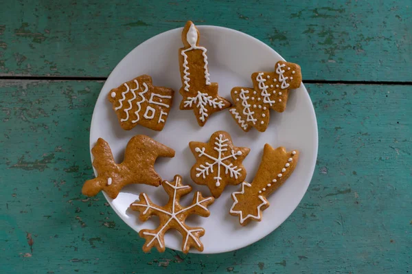 Painted Traditional Christmas Gingerbreads Arranged Old Vintage Green Blue Painted — Stock Photo, Image