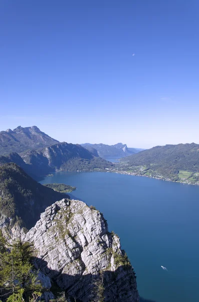 Vista dalla media montagna — Foto Stock