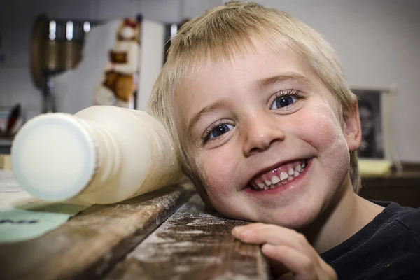 Boy baking cookie — Stock Photo, Image