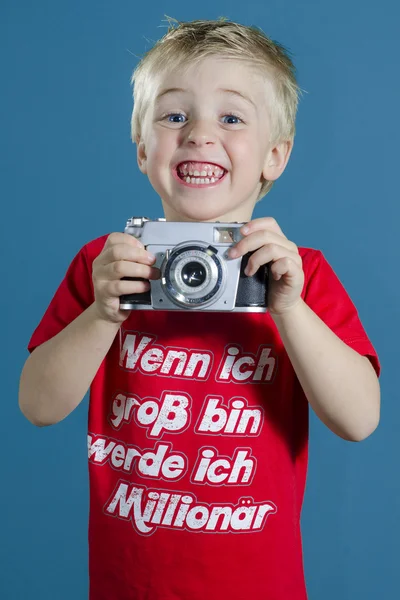 Funny boy med kamera — Stockfoto
