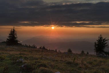 Alplerde yürüyüş.