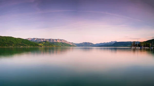 Západ slunce na jezeře — Stock fotografie