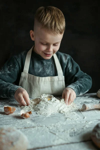 Child Playing Flour Kitchen High Quality Photo — Fotografia de Stock