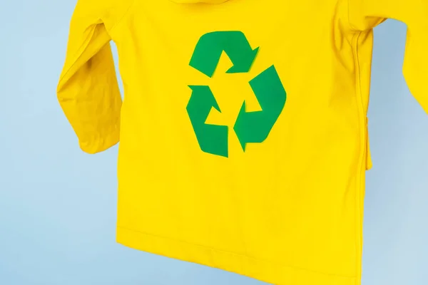 Recykling Płaszczy Przeciwdeszczowych Używane Ubrania Koncepcja Zrównoważonego Stylu Życia Odpowiedzialnej — Zdjęcie stockowe