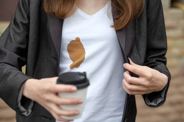 Schmutziger Fleck Verschütteten Kaffees Auf Dem Weg Zur Arbeit Auf — Stockfoto