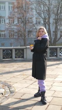 Dikey video kadın kol saati