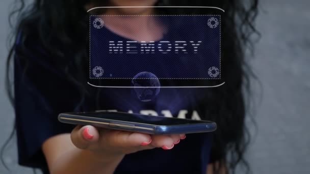Donna che mostra memoria olografica HUD — Video Stock