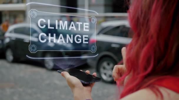 Mujer pelirroja interactúa HUD Cambio Climático — Vídeos de Stock