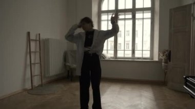 Asyalı üzgün genç kadın