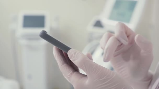 Teléfono médico pantalla — Vídeo de stock