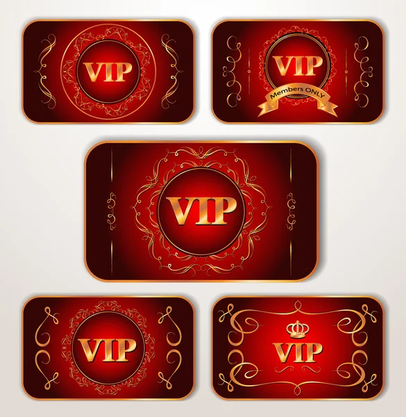 Tarjetas VIP Oro con elementos de diseño caligráfico sobre el fondo rojo — Vector de stock