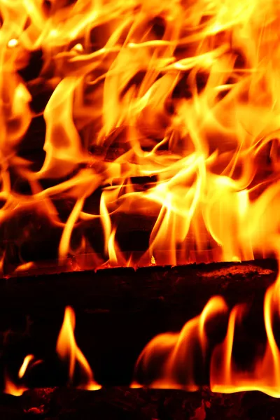 Vlammen van brand, achtergrond, kamp-het-vuren — Stockfoto