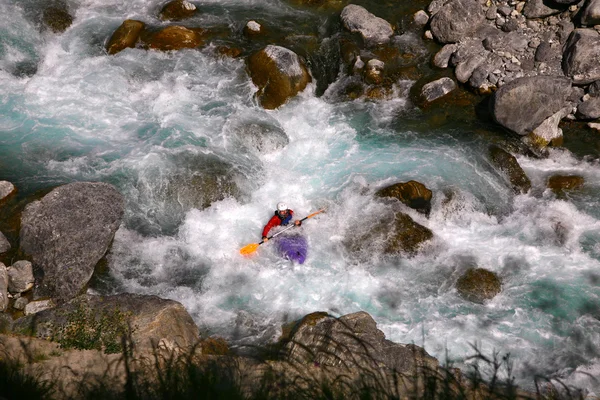 Kayaker in white water — Stock Photo, Image