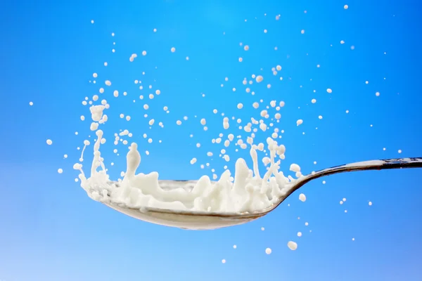 Splash of the milk on the spoon — Stock Photo, Image