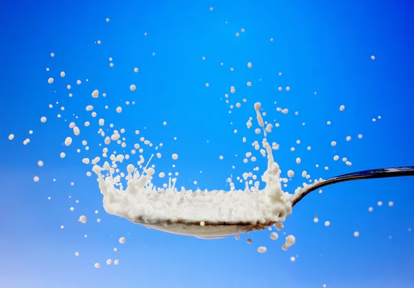 Splash of the milk on the spoon — Stock Photo, Image