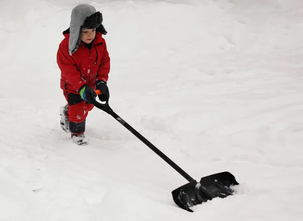 Menino pá neve — Fotografia de Stock