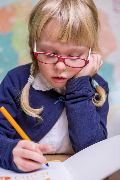 Child at school, girl in school working with abacus — Stock Photo, Image