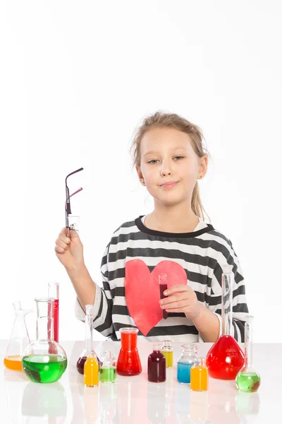 Niño en clase de química, lección de química — Foto de Stock