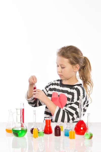 Niño en clase de química, lección de química — Foto de Stock