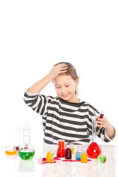 Niño en clase de química, lección de química — Foto de Stock