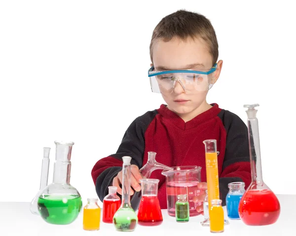 Criança em aula de química, aula de química em laboratório — Fotografia de Stock