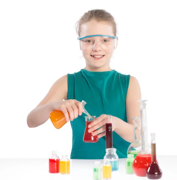 Dítě v hodinách chemie, chemie lekci — Stock fotografie