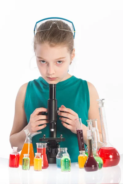 Niño en clase de química, lección de química — Foto de Stock