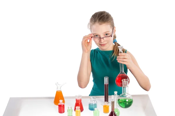 Enfant en cours de chimie, leçon de chimie — Photo