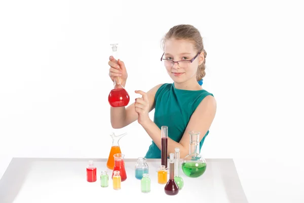Child in chemistry class, chemistry lesson — Stock Photo, Image