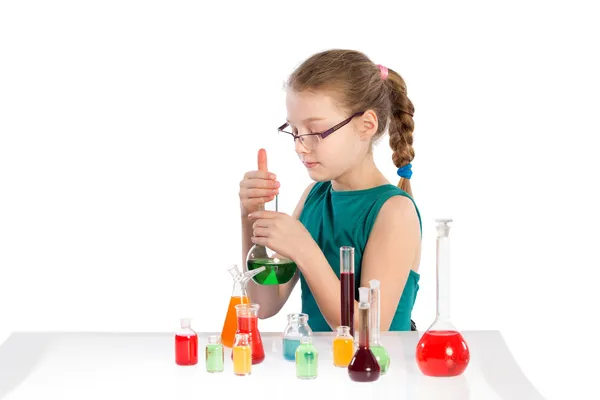 Niño en clase de química, lección de química — Foto de Stock