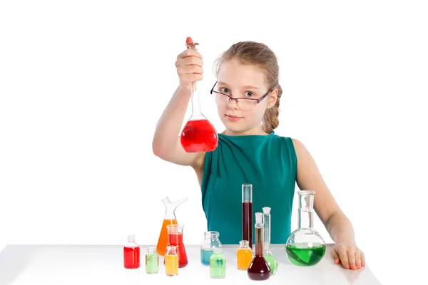 Παιδί στην τάξη χημεία, μάθημα χημείας — Φωτογραφία Αρχείου