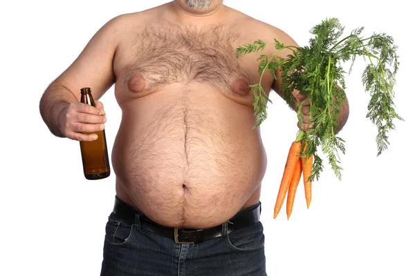 şişman adam tutarak havuç