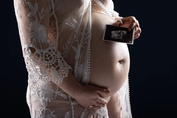 Pregnant woman caressing her belly. Pregnant womans belly — Stock Photo, Image