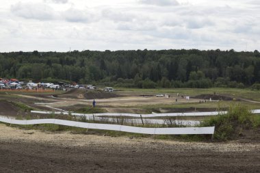 Motokros, pistte bir motosiklet yarışı.