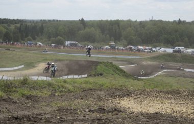 Motokros, pistte bir motosiklet yarışı.