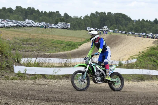 Motocross Ein Motorradrennen Auf Der Rennstrecke — Stockfoto