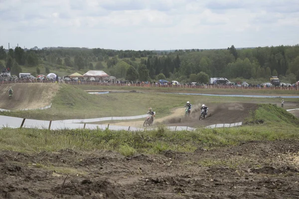 Motocross Ein Motorradrennen Auf Der Rennstrecke — Stockfoto