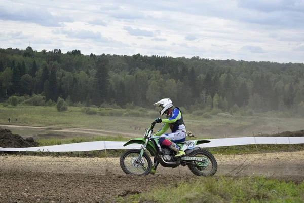 Motocross Ein Motorradrennen Auf Der Rennstrecke — Stockfoto